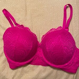 Gently Used Victoria’s Secret 38D Magenta T-shirt Push-Up/Full Coverage Bra
